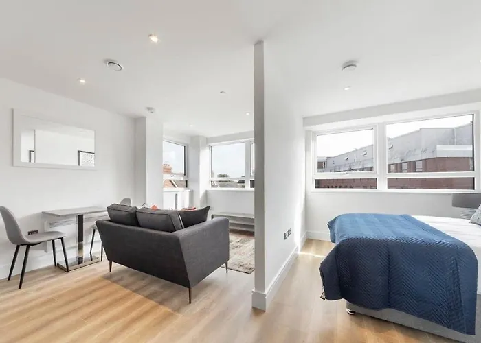 Bright Contemporary Studio In East Grinstead
