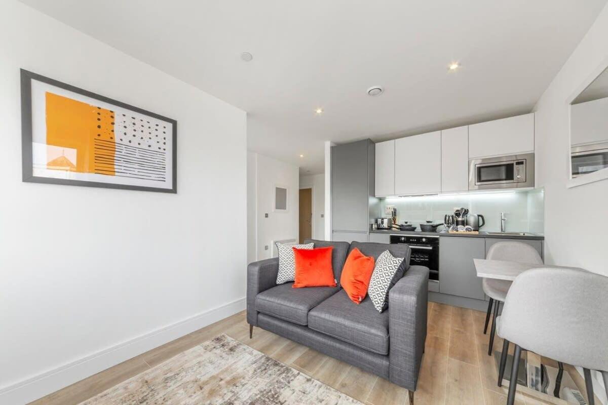 Bright Contemporary In * East Grinstead